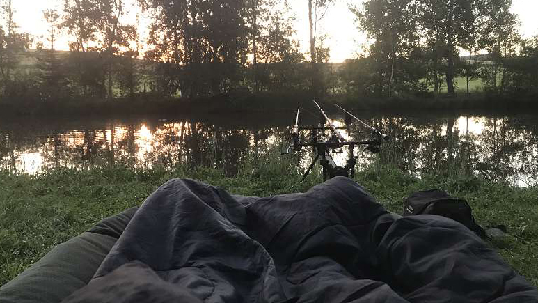 Nachtfischen am Teich
